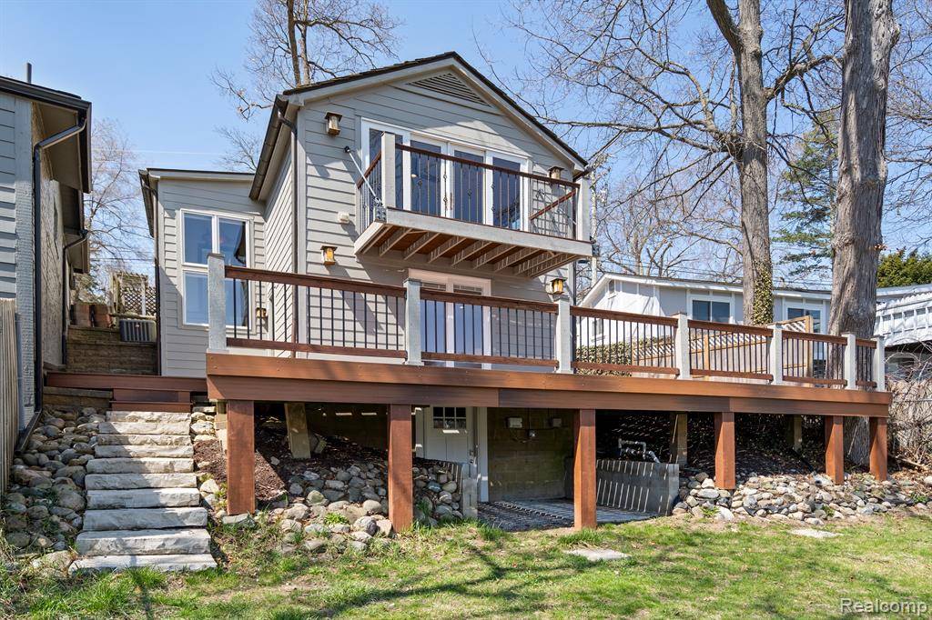 561 Bellevue Avenue, Orion Twp, MI 48362