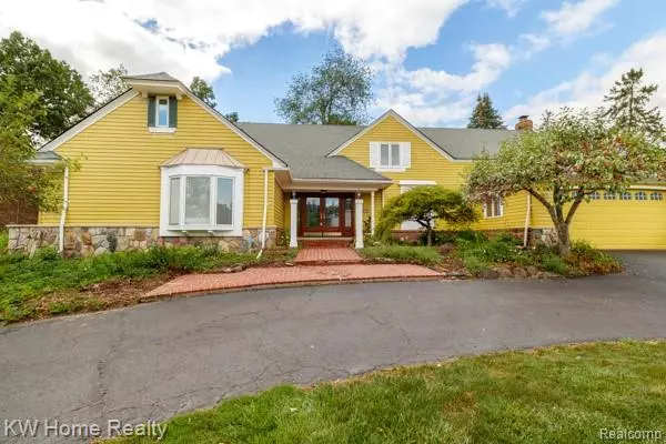4568 Rolling Ridge Road, West Bloomfield Twp, MI 48323