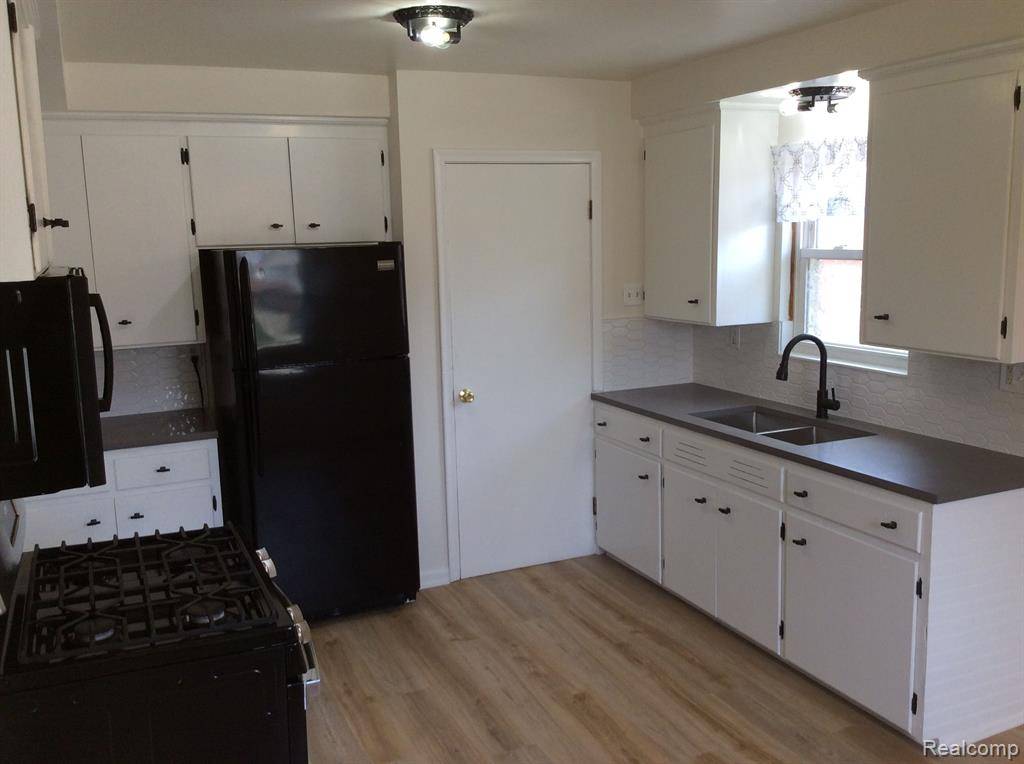 Lincoln Park, MI 48146,603 HIGHLAND Avenue N