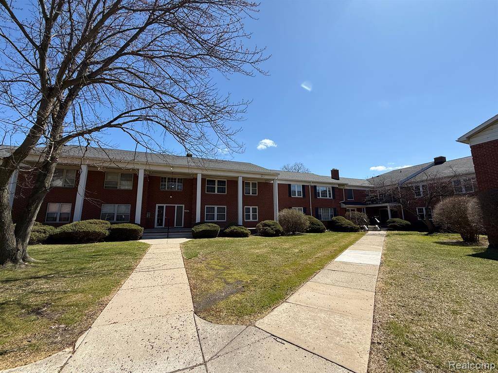 27654 E ECHO Valley 132, Farmington Hills, MI 48334