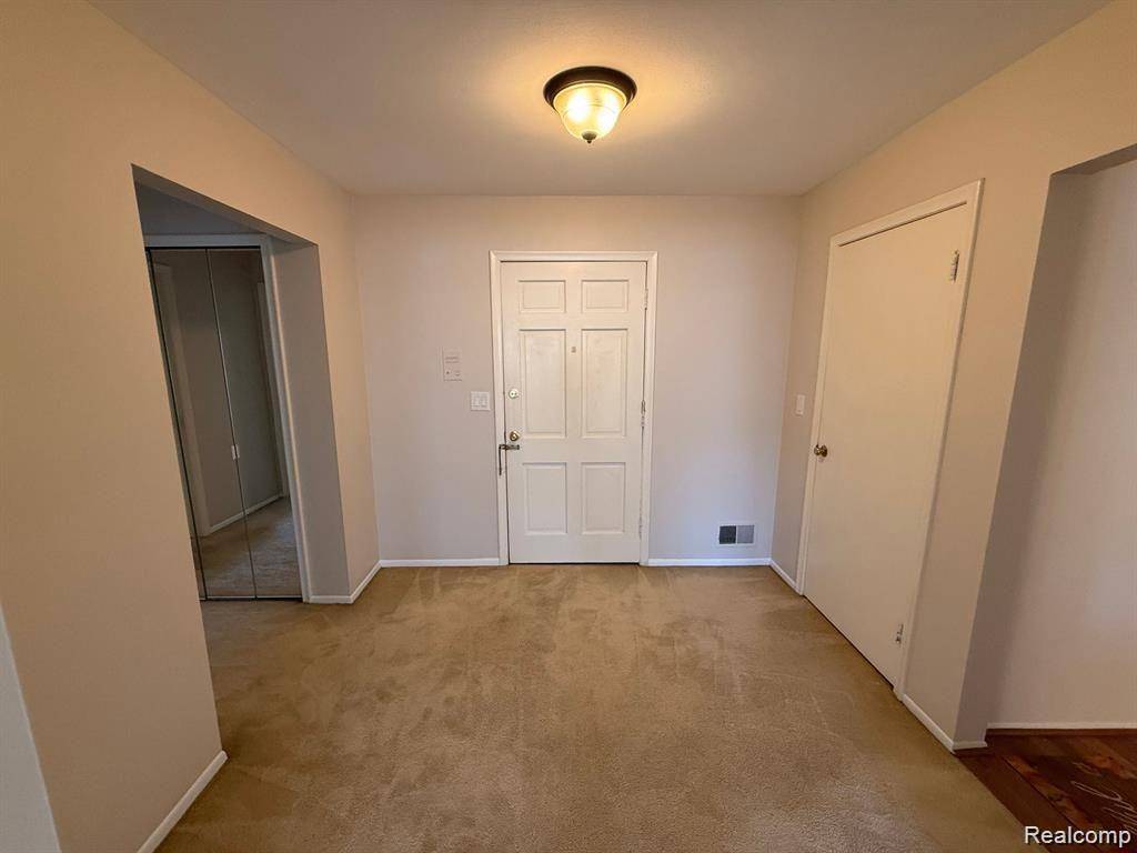 Farmington Hills, MI 48334,27654 E ECHO Valley 132
