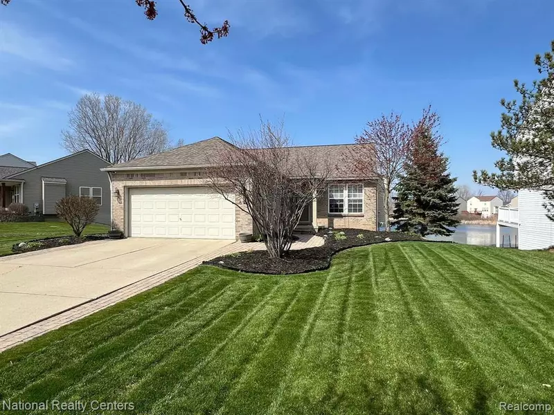 693 DEER PATH Trail, Waterford Twp, MI 48327