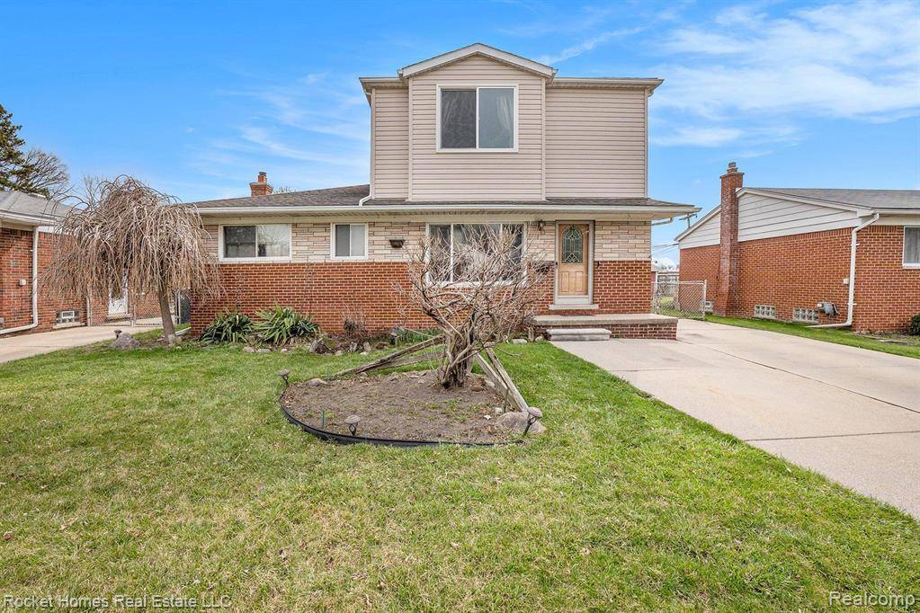 25520 Carl Street,  Roseville,  MI 48066