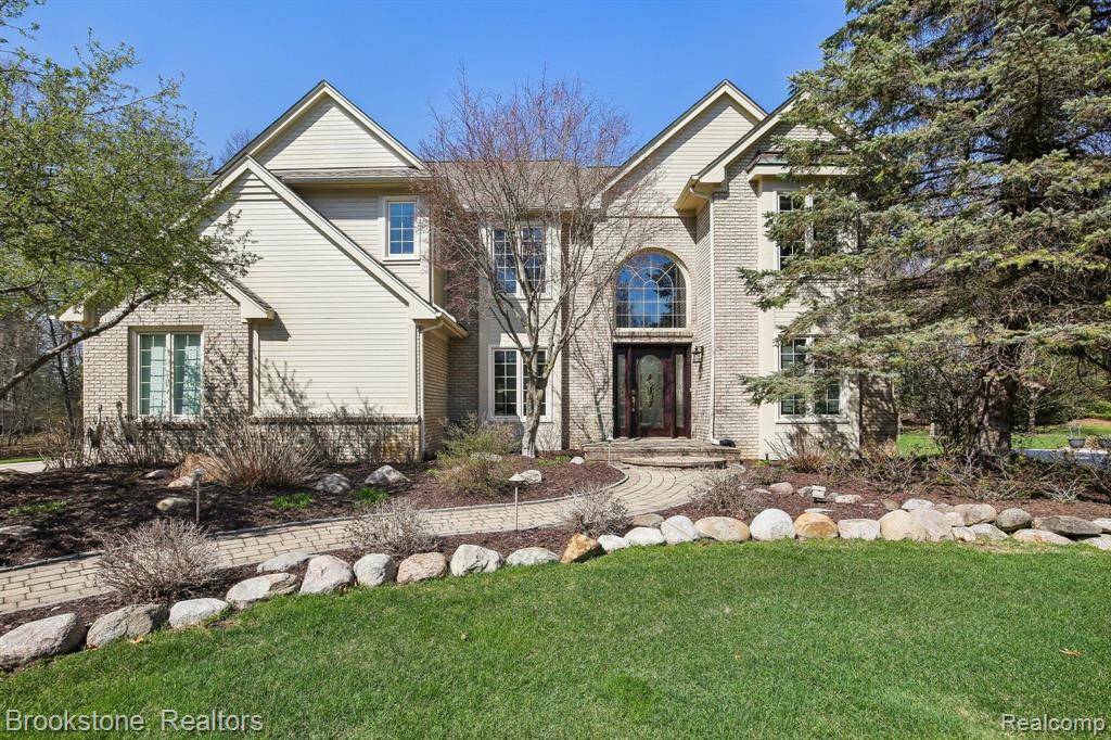 1391 WOODBRIDGE Court, Wixom, MI 48393