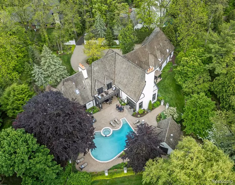 2010 W VALLEY Road, Bloomfield Hills, MI 48304