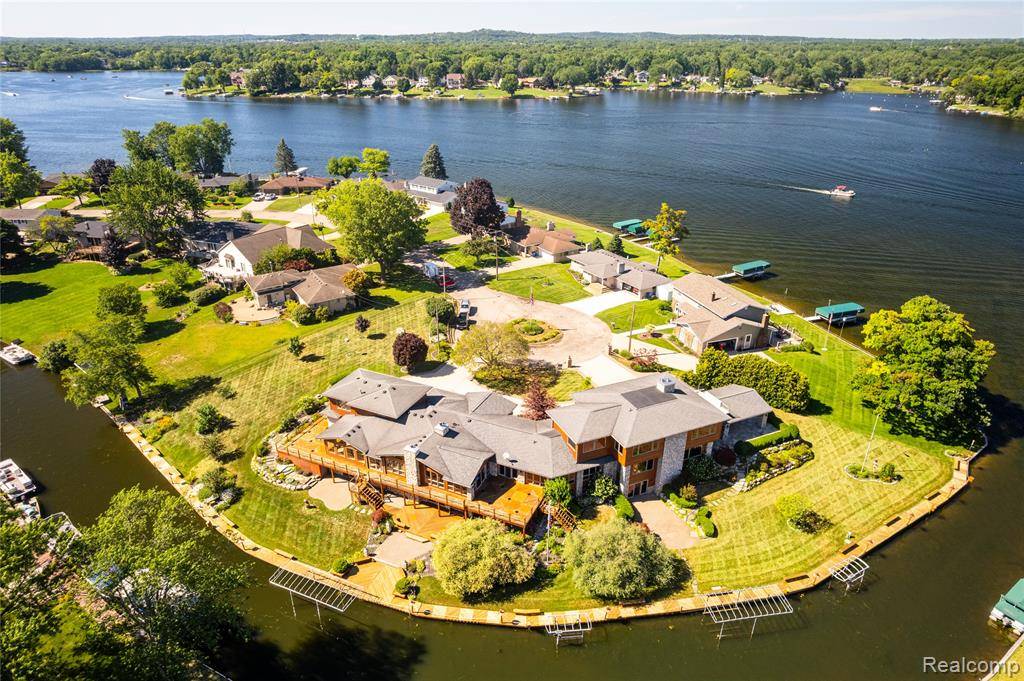 4190 AQUARINA Street, Waterford Twp, MI 48329