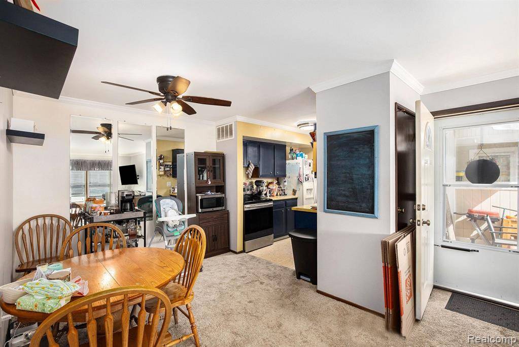 Novi, MI 48375,39775 VILLAGE WOOD Lane