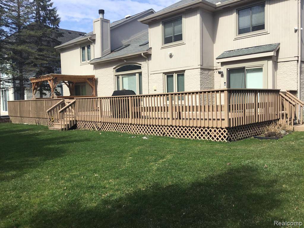 West Bloomfield Twp, MI 48322,6463 ROYAL POINTE Drive
