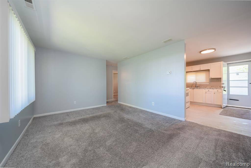 Pontiac, MI 48340,217 W YALE Avenue