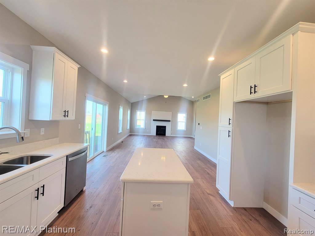 Fenton Twp, MI 48451,13126 WESTWINDS Drive