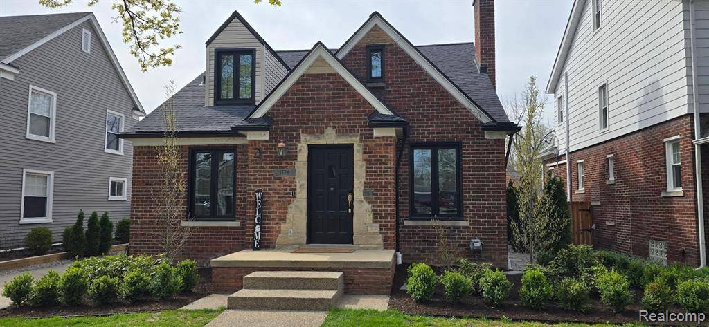 1729 W HOUSTONIA Avenue, Royal Oak, MI 48073