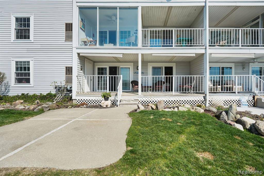 Waterford Twp, MI 48328,3553 PORT COVE Drive 37