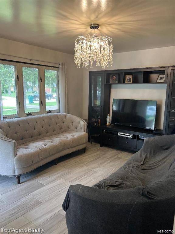 Van Buren Twp, MI 48111,41541 MCBRIDE Avenue