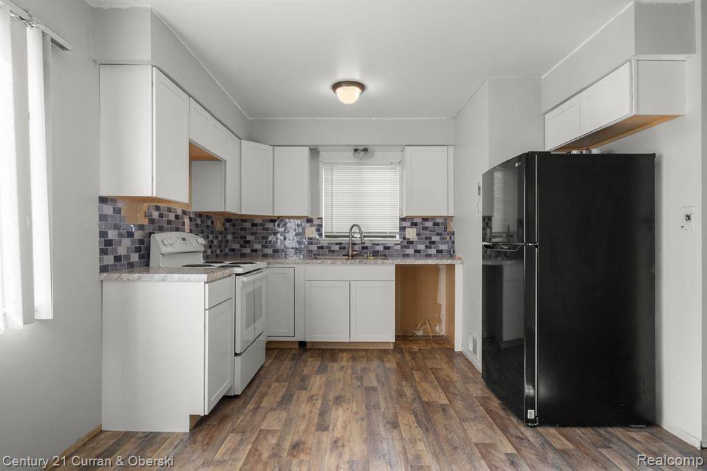 Harper Woods, MI 48225,18949 KENOSHA Street