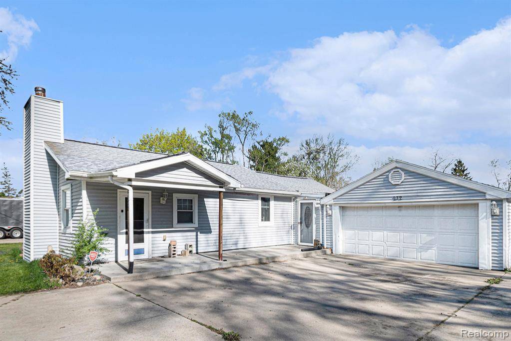 932 R G Curtiss Avenue, Lansing, MI 48911