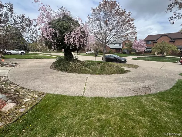 Sterling Heights, MI 48313,14572 FOUR LAKES Drive