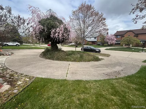 Sterling Heights, MI 48313,14572 FOUR LAKES Drive