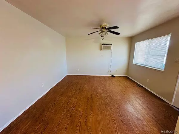 Lincoln Park, MI 48146,819 FRANK Avenue