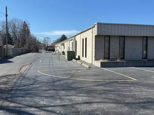Waterford Twp, MI 48328,2709 PONTIAC LAKE Road