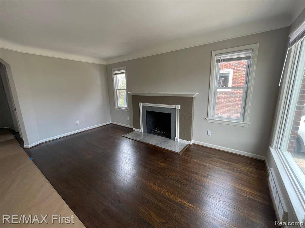 Harper Woods, MI 48225,21128 KENMORE Avenue
