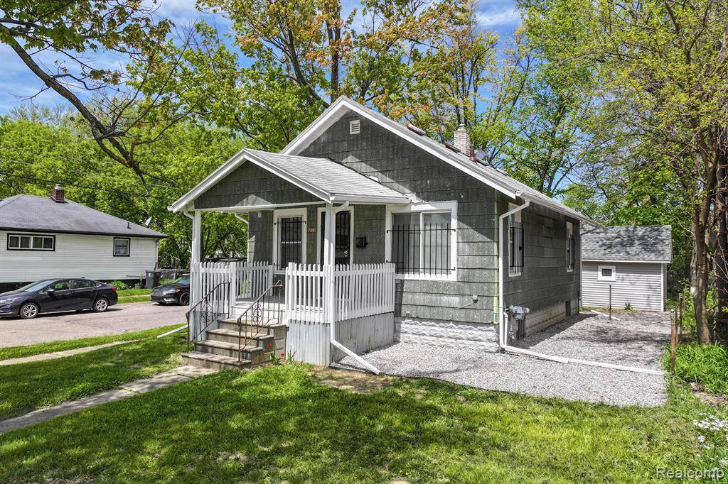 203 E Stewart Avenue, Flint, MI 48505