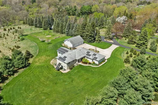 5480 KENSINGTON Road, Brighton Twp, MI 48114