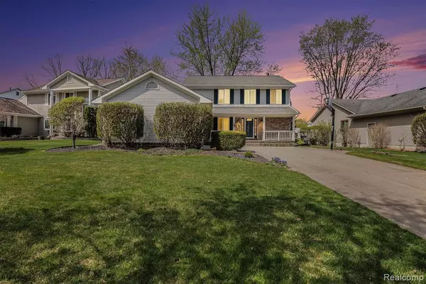 2370 LANSBURY Drive,  Waterford Twp,  MI 48329