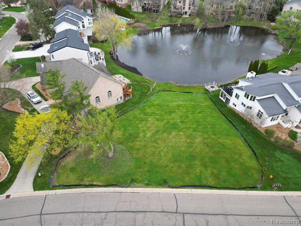 1062 FOREST BAY Drive, Waterford Twp, MI 48328