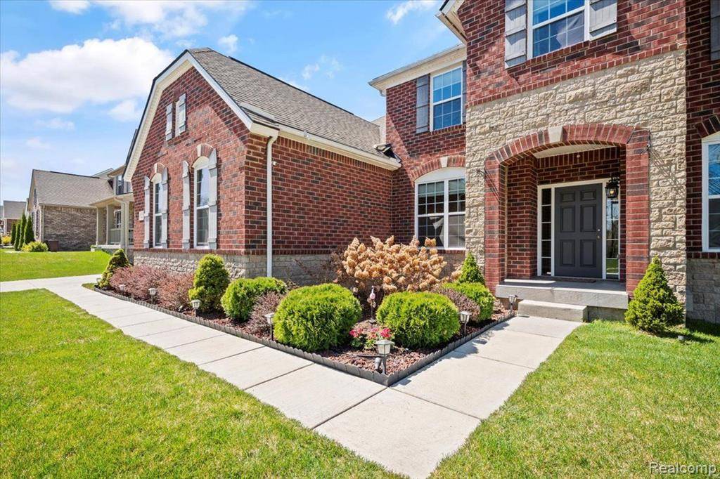 Rochester Hills, MI 48307,822 BALSAM Circle