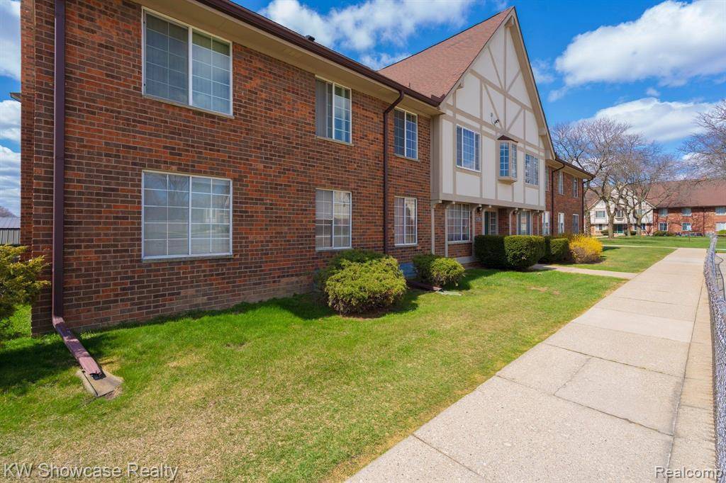 30236 SOUTHFIELD Road 263, Southfield, MI 48076
