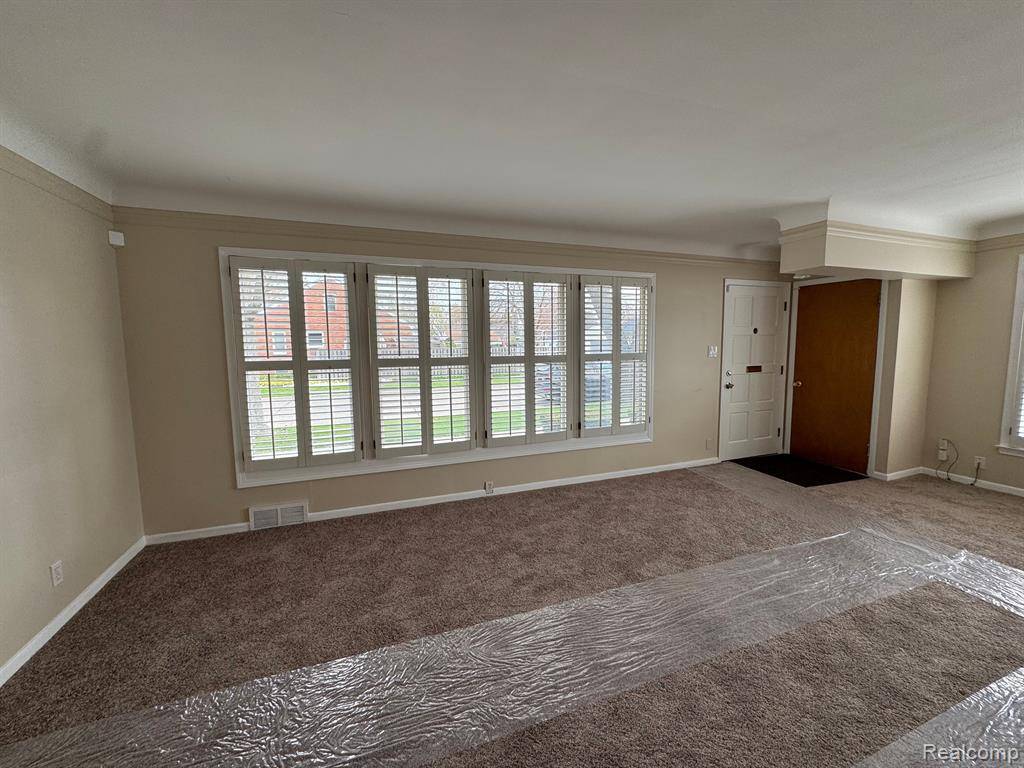 Harper Woods, MI 48225,20950 NORWOOD Drive