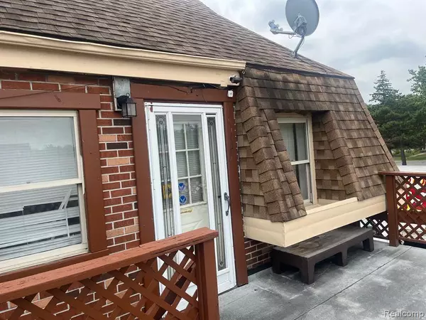 Harper Woods, MI 48225,19240 KELLY Road