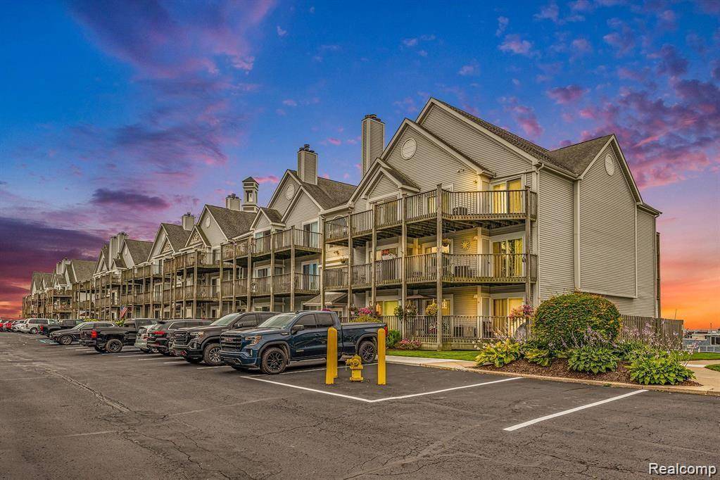 37520 JEFFERSON Avenue 202, Harrison Twp, MI 48045