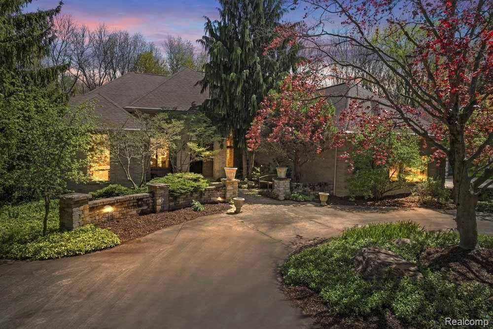 1293 HUNTCLIFF, Milford Twp, MI 48380