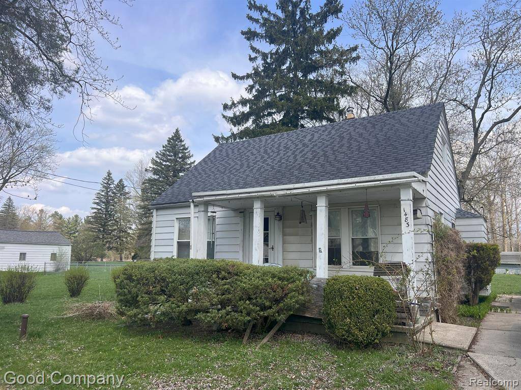 1483 S BELSAY Road, Burton, MI 48509