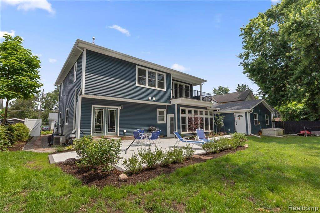 Novi, MI 48377,114 BERNSTADT Street