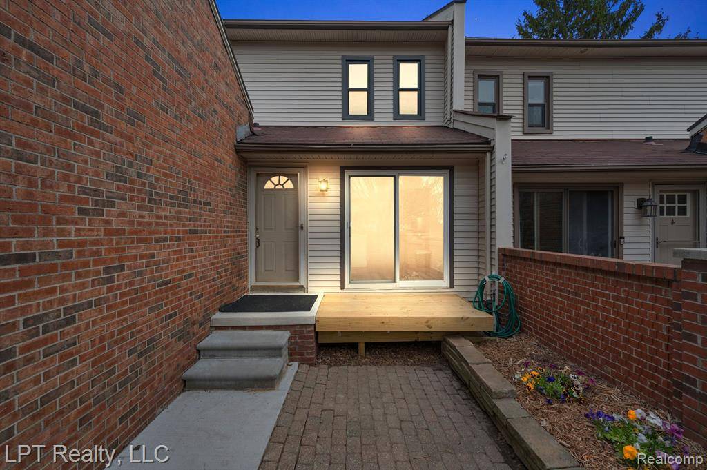 418 WILLOW GROVE Lane, Rochester Hills, MI 48307