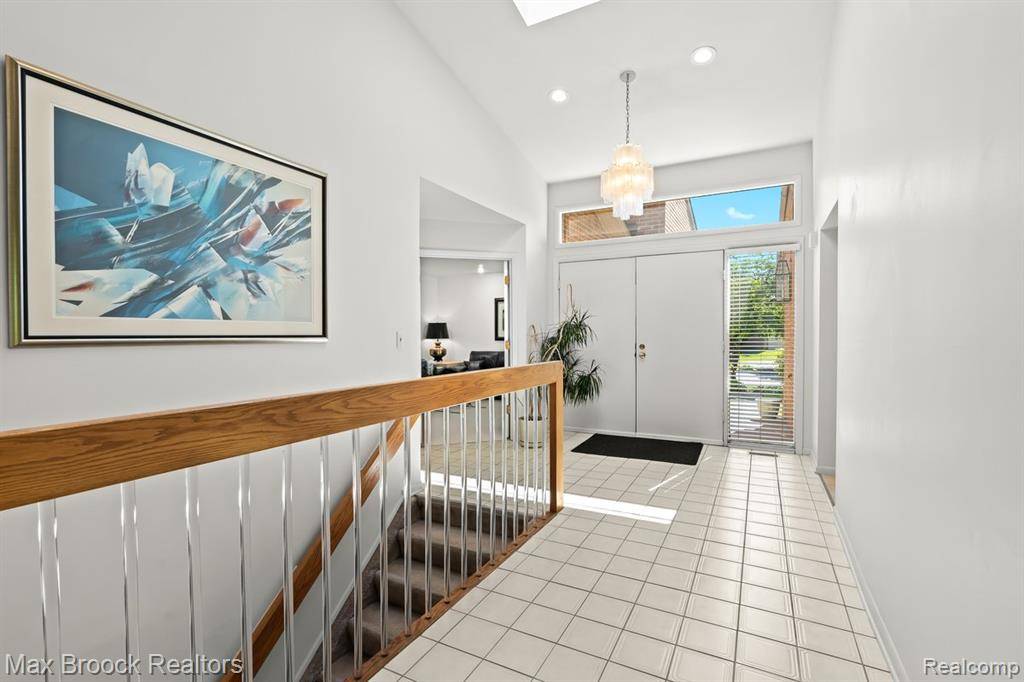 Farmington Hills, MI 48331,36798 TANGLEWOOD Lane