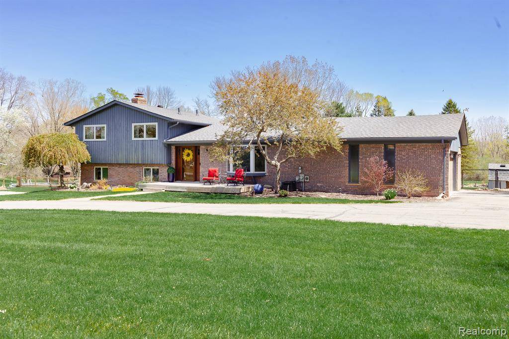 3379 HIXON Road, Oakland Twp, MI 48306