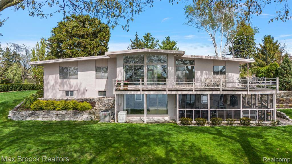 1879 Long Pointe Drive, Bloomfield Twp, MI 48302
