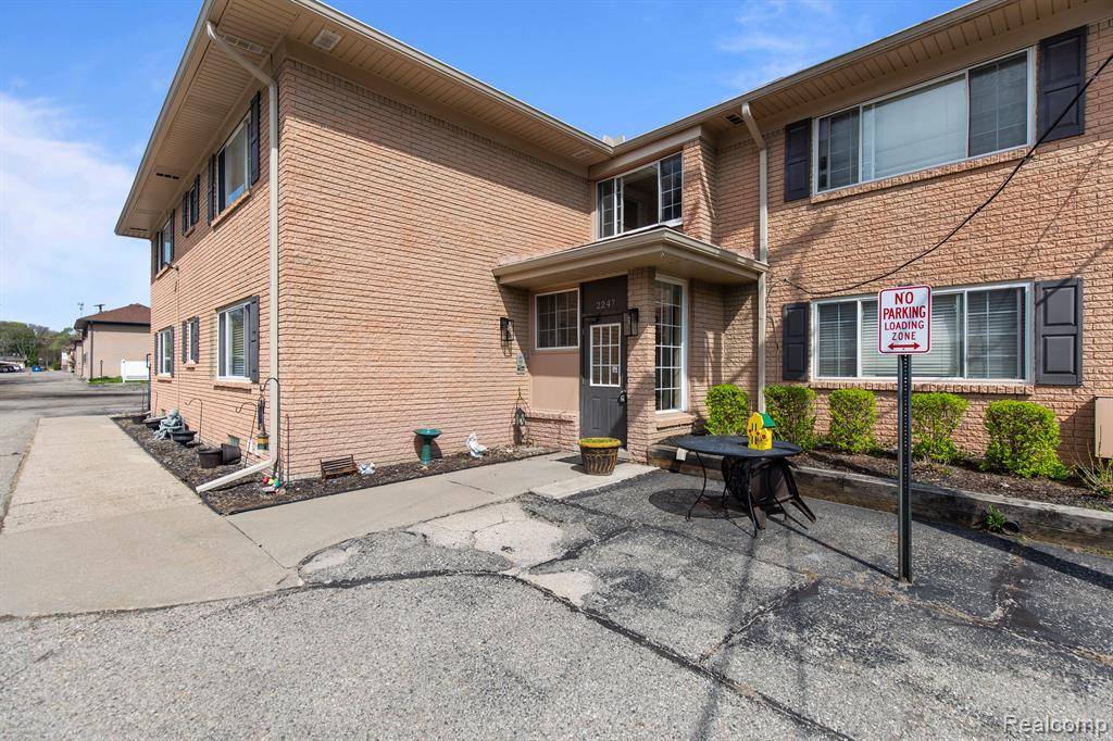 2247 WALTON Boulevard 46, Rochester Hills, MI 48309