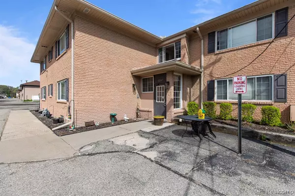 Rochester Hills, MI 48309,2247 WALTON Boulevard 46