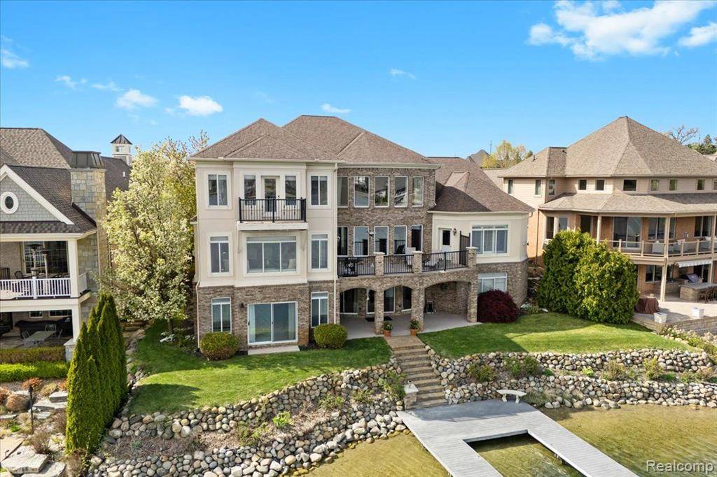 8393 BOULDER SHORES Drive, Green Oak Twp, MI 48178