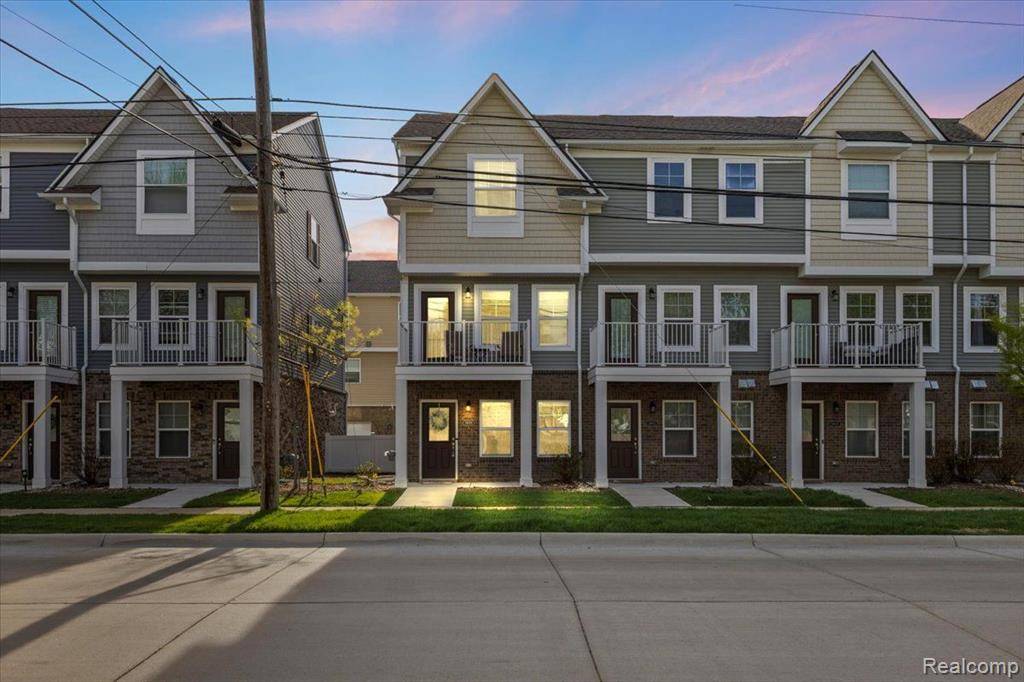 24029 BATTELLE Avenue 23, Hazel Park, MI 48030