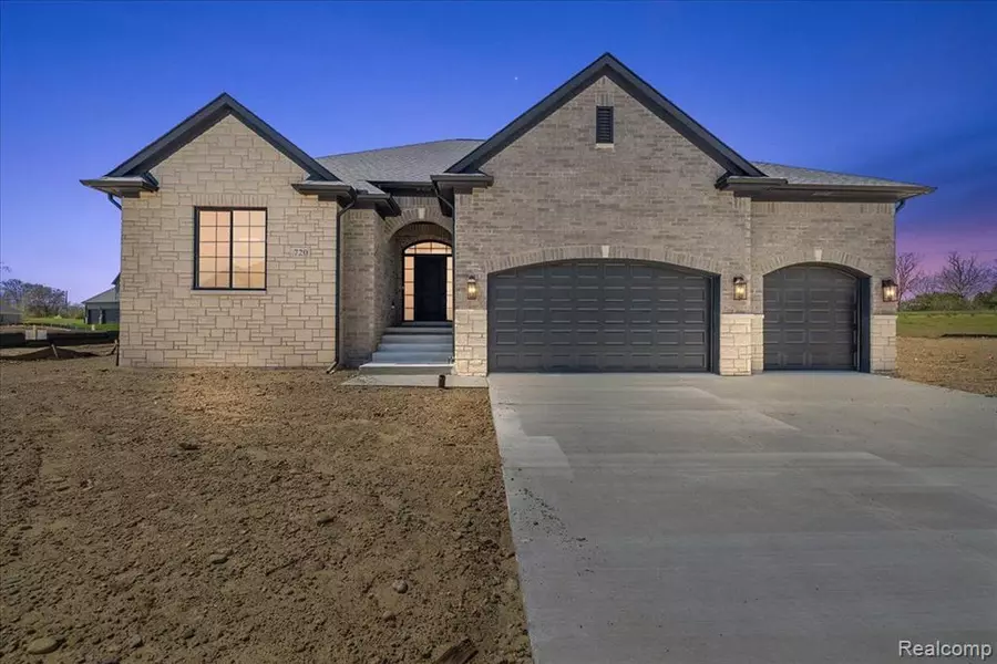 720 Marlayna Drive, Oxford Twp, MI 48371
