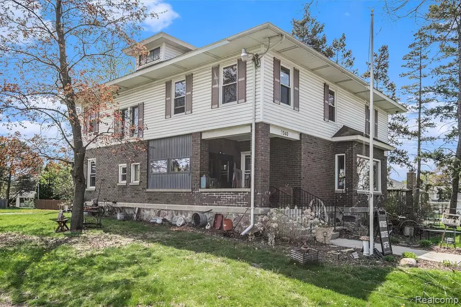 2040 E MAPLE Avenue, Grand Blanc Twp, MI 48507