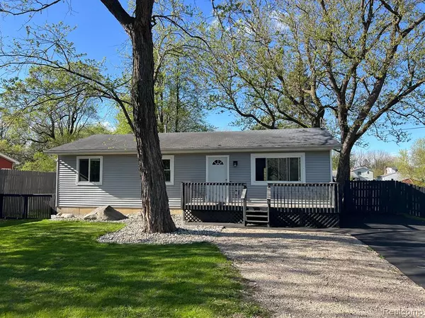 1372 W VALLEY Road, Dewitt Twp, MI 48906