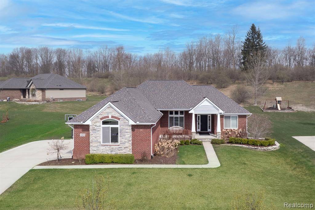 1399 GLASS LAKE Circle, Oxford Twp, MI 48371