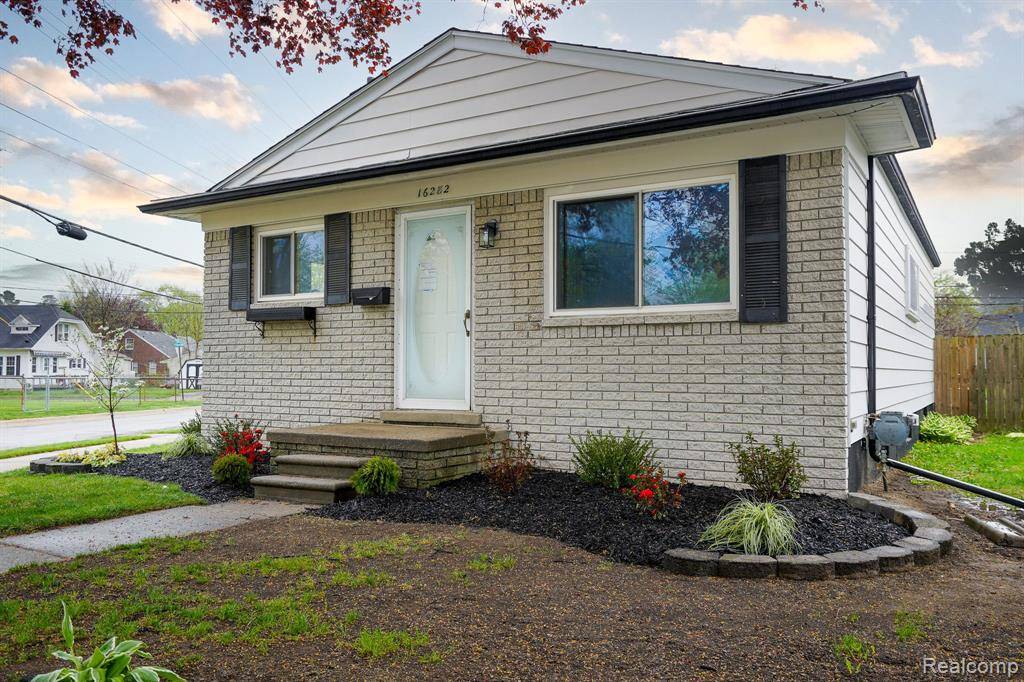 Eastpointe, MI 48021,16282 EVERGREEN Avenue