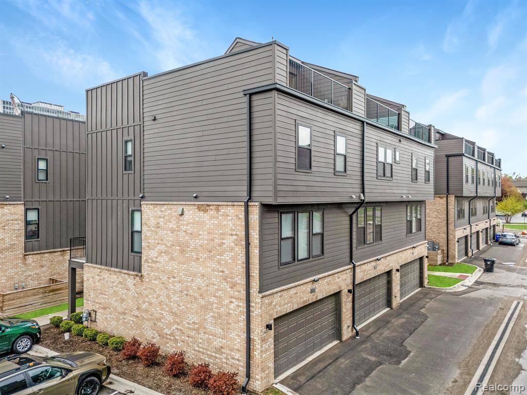 1049 HAMPTON Circle 44, Detroit, MI 48207
